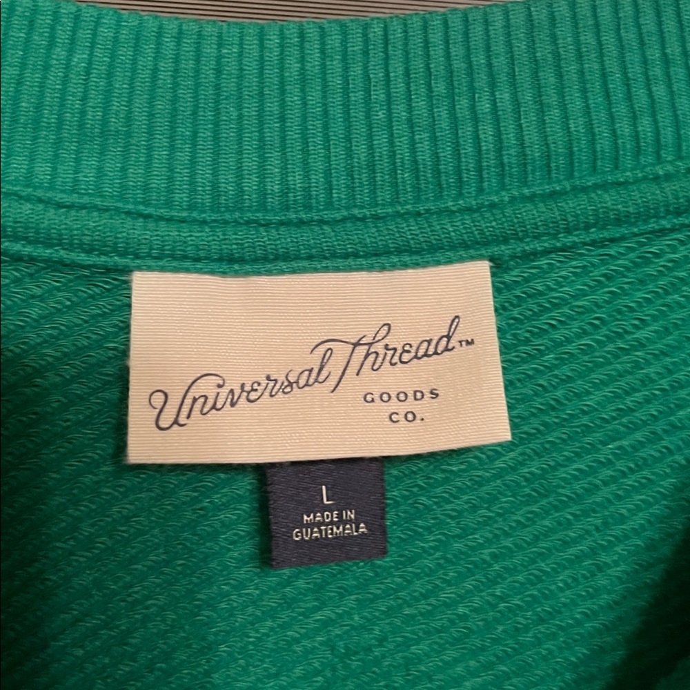 Universal Thread Sweatshirt, Tee, and Sweatpants - Picture 4 of 15